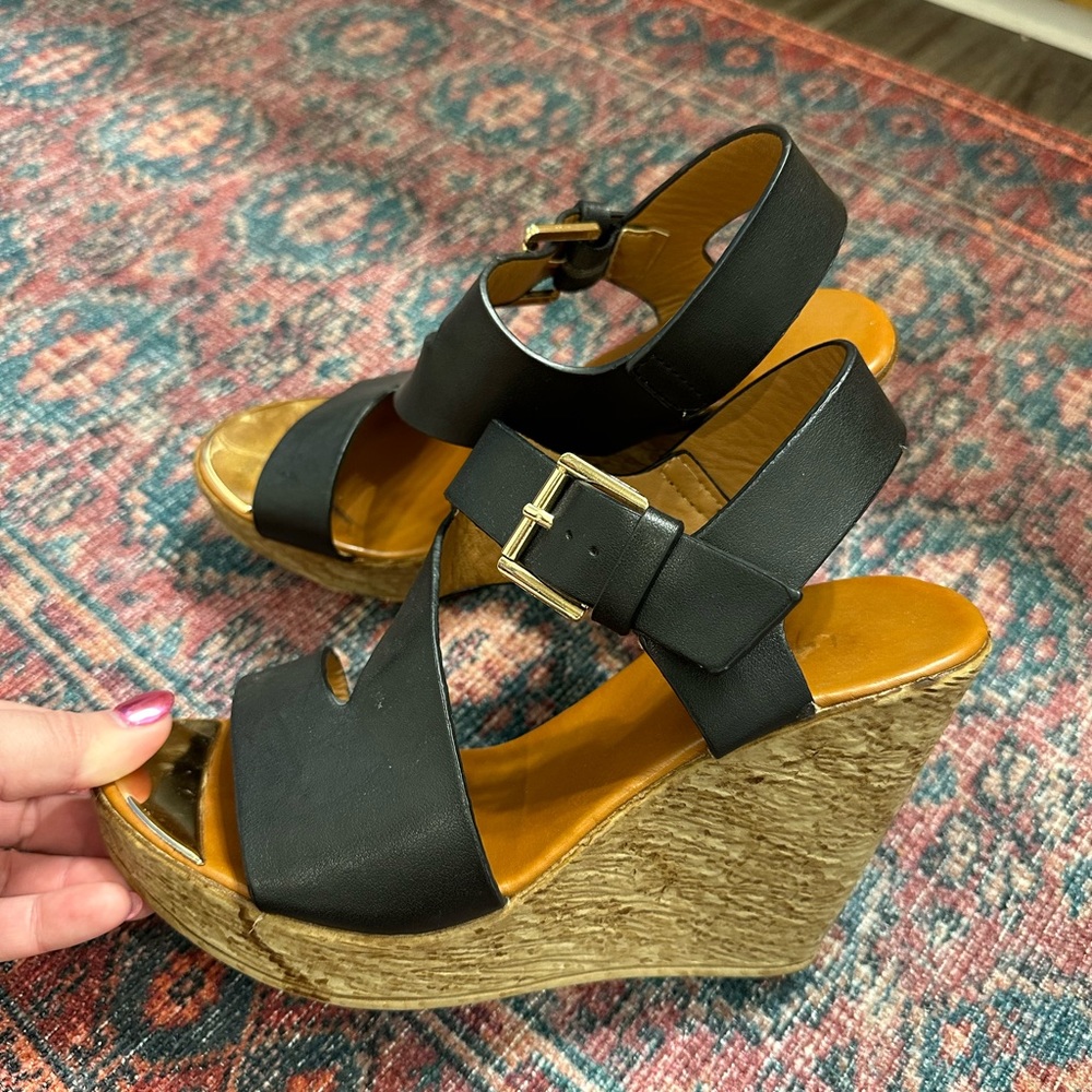 Black Wedges